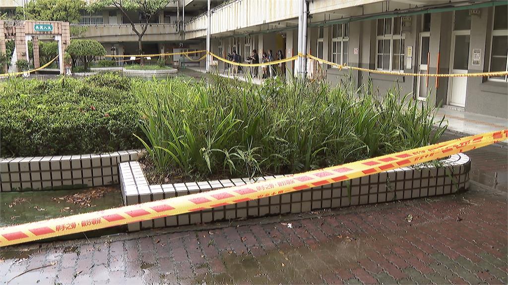 危險！積穗國中屋頂光電工程　工人「未綁安全繩」多次打滑