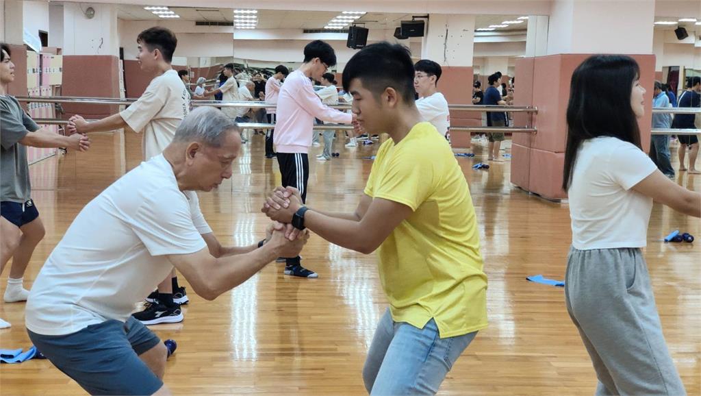 【淡江傳真】淡江大學5師榮獲「112年度教學實踐研究績優計畫」私校第一