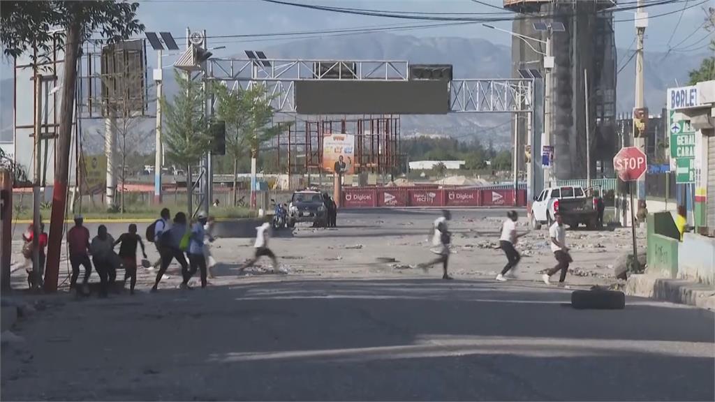 海地遭黑幫襲監獄放走3700囚犯　海地總理仍未回國