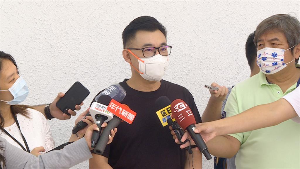 搶先朱立倫赴金門固票　江啟臣穿上海龍好運T恤