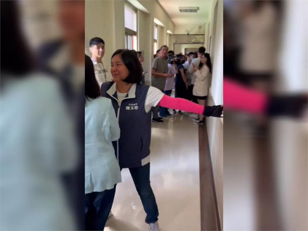 快新聞/花蓮「葉霸」投票遭婦人擋路 吳思瑤批:藍白帶頭做壞示範