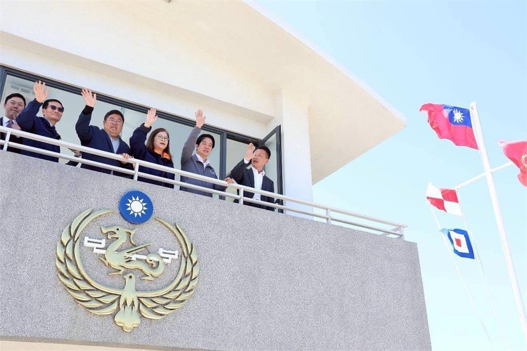 快新聞／賴清德小年夜親訪布袋漁港安檢所　慰勉海巡第一線同仁