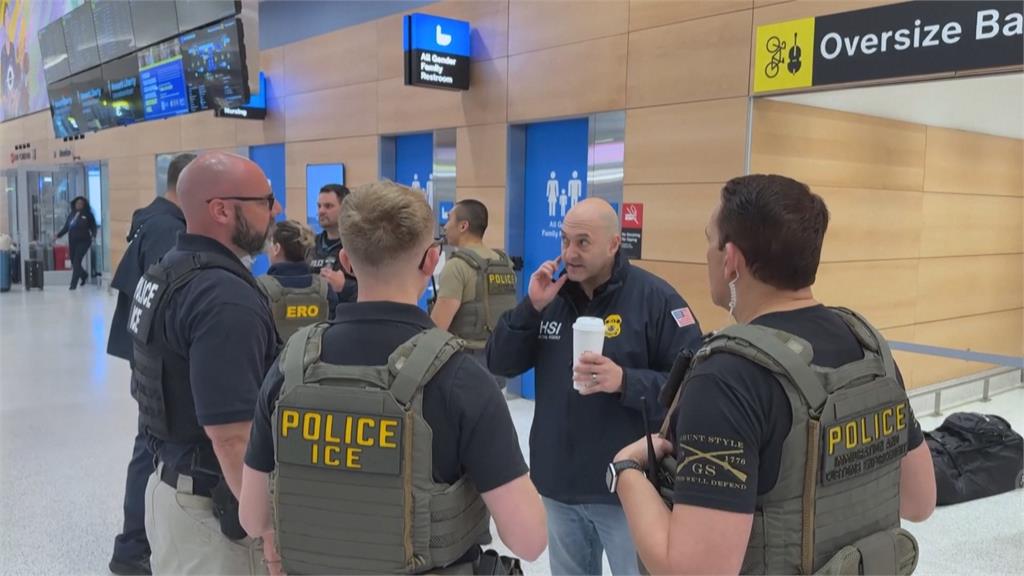 人員短缺！美機場安檢人潮塞爆　川普派ICE支援引質疑