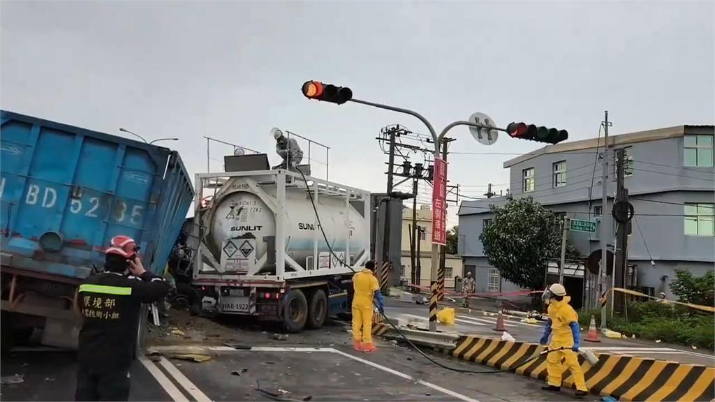 西濱化學槽車事故 驚傳「化骨水」外洩