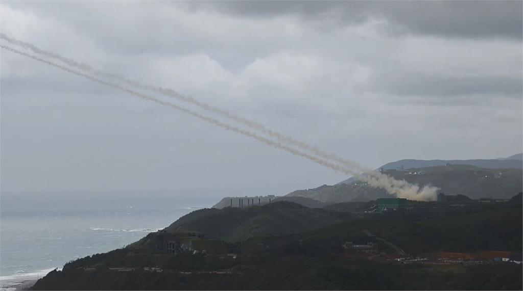 快新聞/837發火箭彈齊射!國軍雷霆操演屏東登場 軍事迷:見證武力衛台