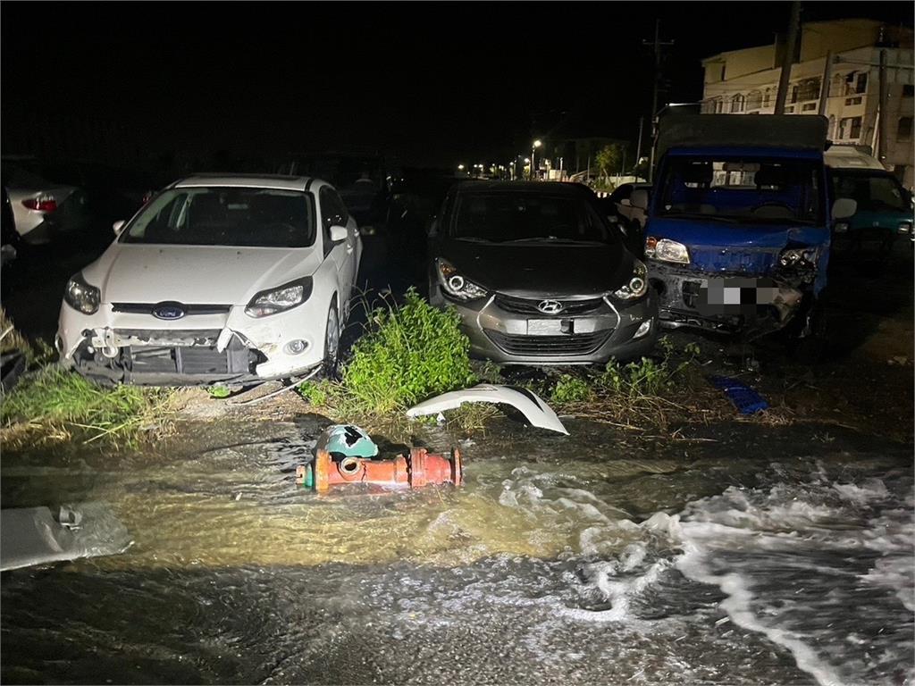 貨車路過車禍現場捲起電線　2警遭絆倒重摔