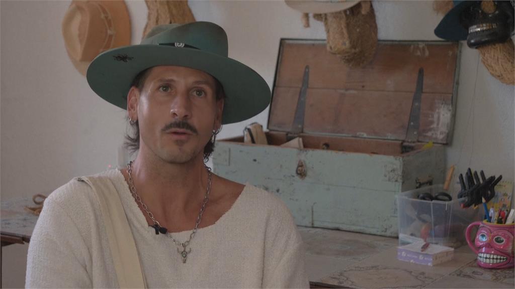 西班牙製帽師自學成才　獨特工藝「火燒帽子」獲好萊塢名人青睞