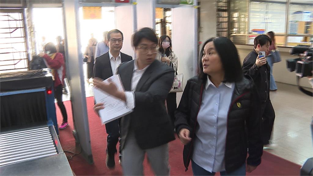 簡舒培質疑政治獻金流入基金會 立委羅智強揚言提告
