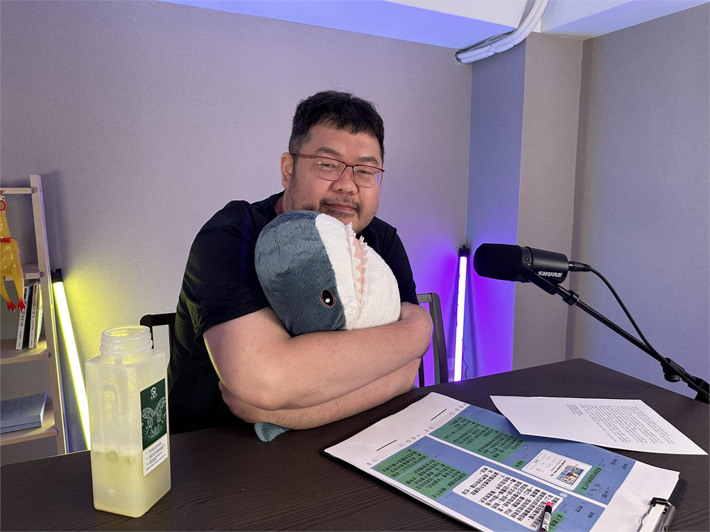 這次惹錯人了!陳沂點名四叉貓喊「歡迎來戰」 他急認錯喊:我就縮