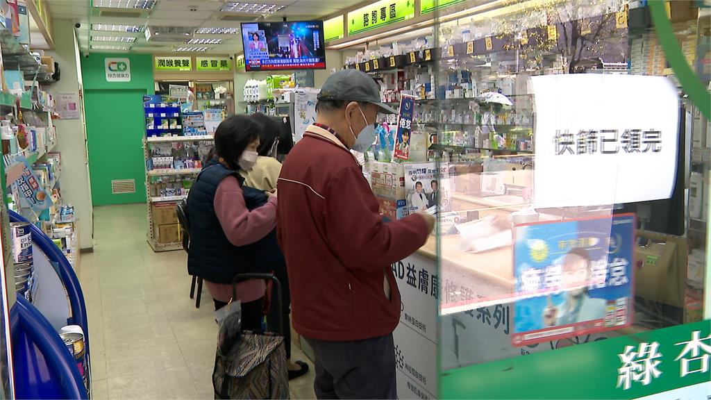 憂春節前中國入境潮 藥局領用快篩人數大增