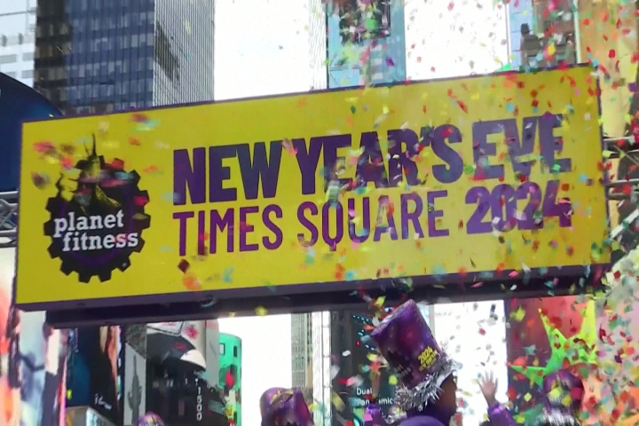 提前感受跨年氣氛　紐約時報廣場舉辦「彩紙試飛」