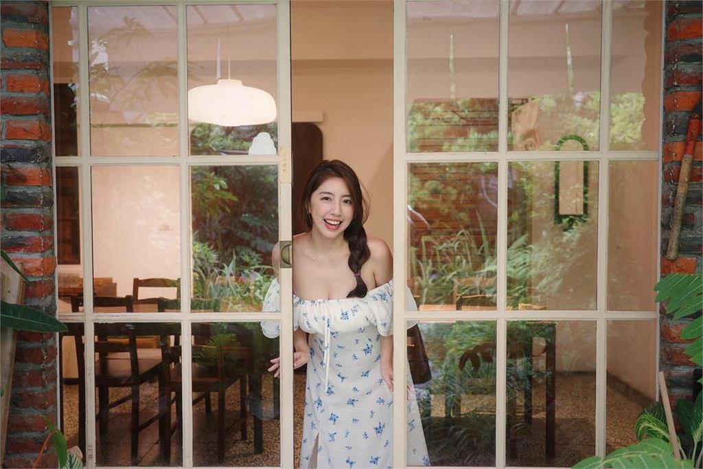 辜莞允遛狗突被婦砸保溫瓶 指著她吼:跟我鬥就是跟北京鬥