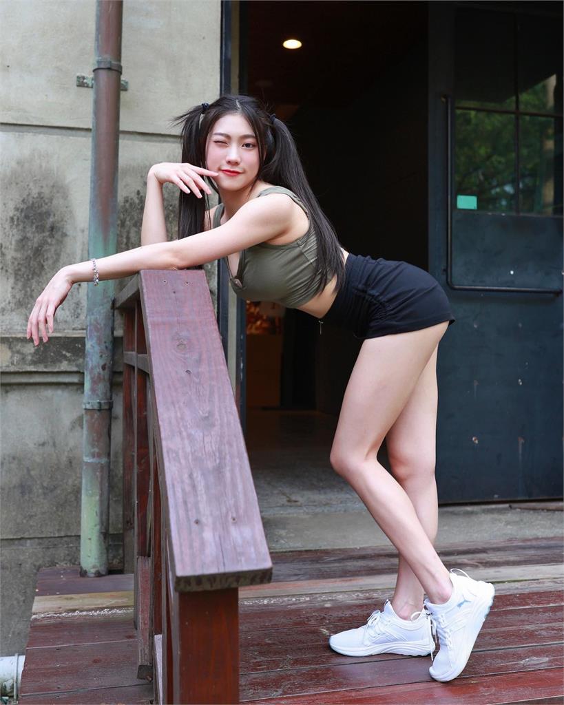 啦啦隊女神曬「雙馬尾Look」造型!蹲下曲線曝光讓網全喊:想吃