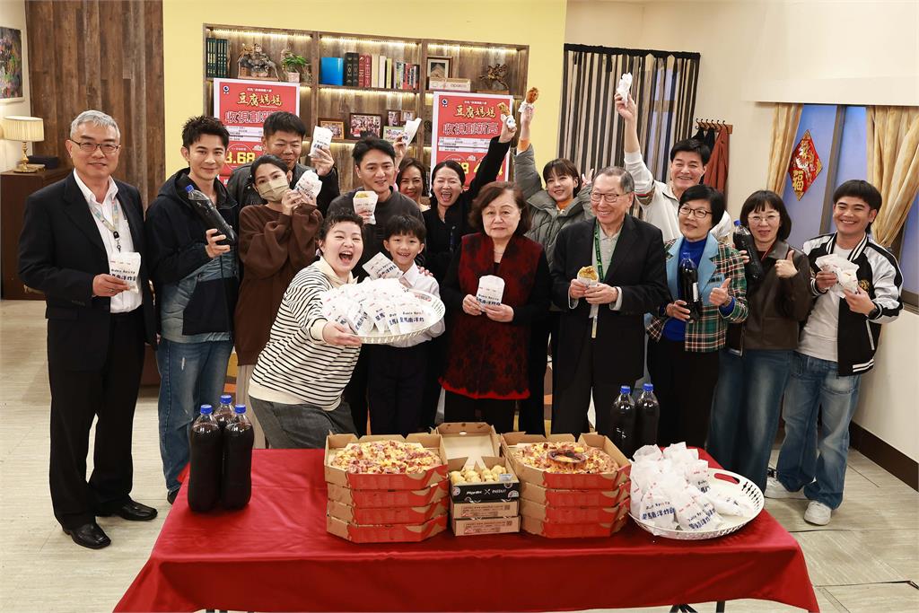 《豆腐媽媽》收視破紀錄飆破4.24！陳仙梅「下跪道歉」竟遭影帝逼退群