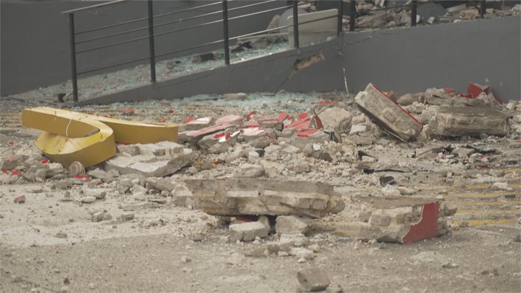 菲律賓6.9強震　至少72死近300傷　多處道路中斷　救援進度緩慢