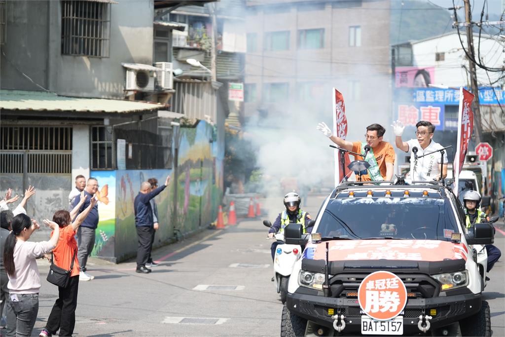 快新聞／卓冠廷拚初選超熱！鍾佳濱、吳沛憶車掃力挺　「鄉民女神」驚喜助攻