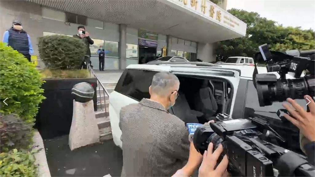 北檢抗告成功再開羈押庭!柯文哲新竹探父40分鐘「手上多3袋」面色凝重