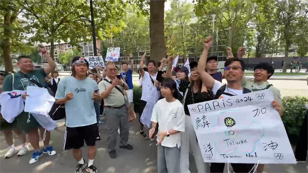 撕毀「台灣加油」海報男疑為中國特工　台球迷發揮創意反制中國