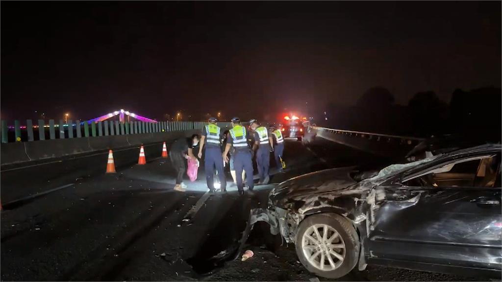 國道三號死亡車禍　駕駛疑自撞拋飛遭後車輾斃