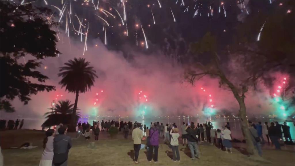 高雄宮廟蓮池潭施放煙火"炸人群" 消防局:違規可罰15萬