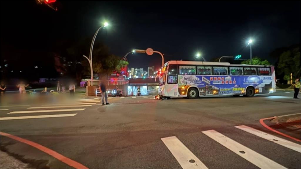 家人心碎！聯大２生機車雙載　疑闖紅燈撞客運傷重不治雙亡