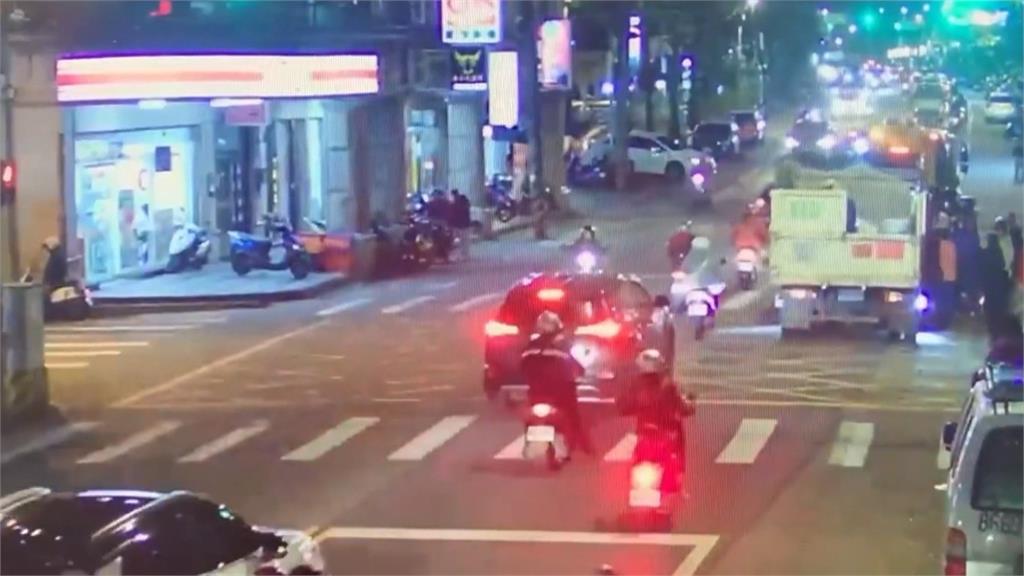 資源回收車駕駛突昏厥　"腳踩油門"撞垃圾車釀1死6傷