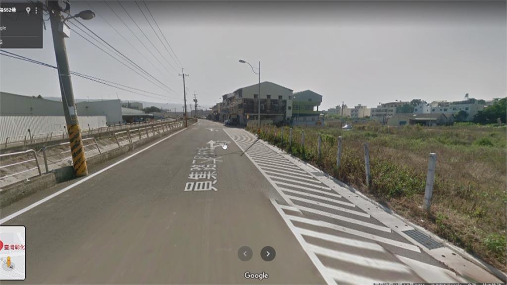 一踏出門就違規! 槽化線禁跨越卻劃設在新建透天厝前