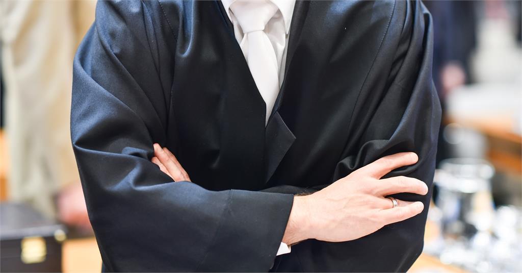 前高階警官遭控持有「侵犯動物、兒童私密片」…法官判：居家監禁免坐牢！