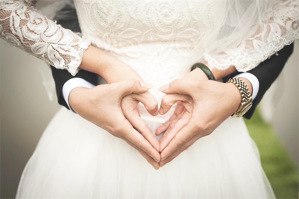 閨密一家出席婚宴「4人佔5位」只包3800!事後竟還抱怨3點…網見全罵翻