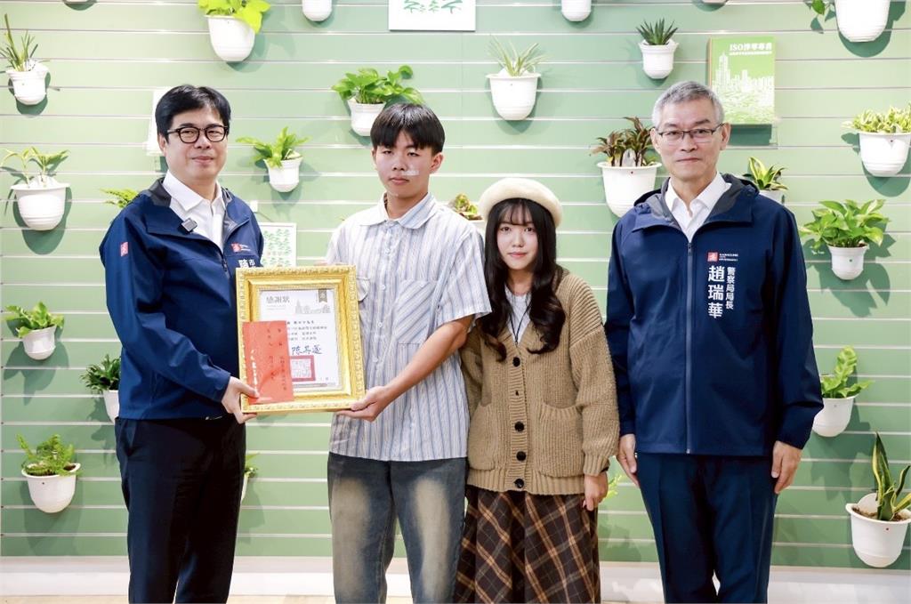 快新聞／路見清潔隊員毆老夫婦　男大生見義勇為反被告！陳其邁震怒：非常不應該