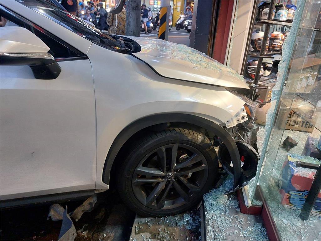 又見喪屍煙彈！桃園女毒駕撞車、撞店家　車內還載3歲女兒
