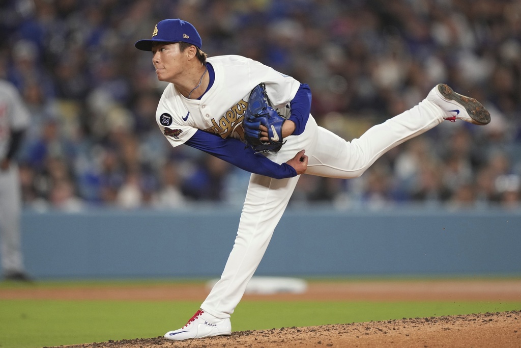 MLB(影)/山本由伸「首次完投」再創罕見紀錄!季後賽歷史日本第一人完投
