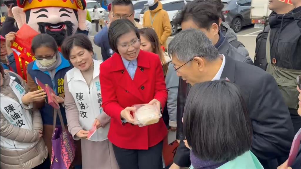 新竹縣選情白熱化！柯文哲當母雞　小雞搶Ｃ位「你推我擠」