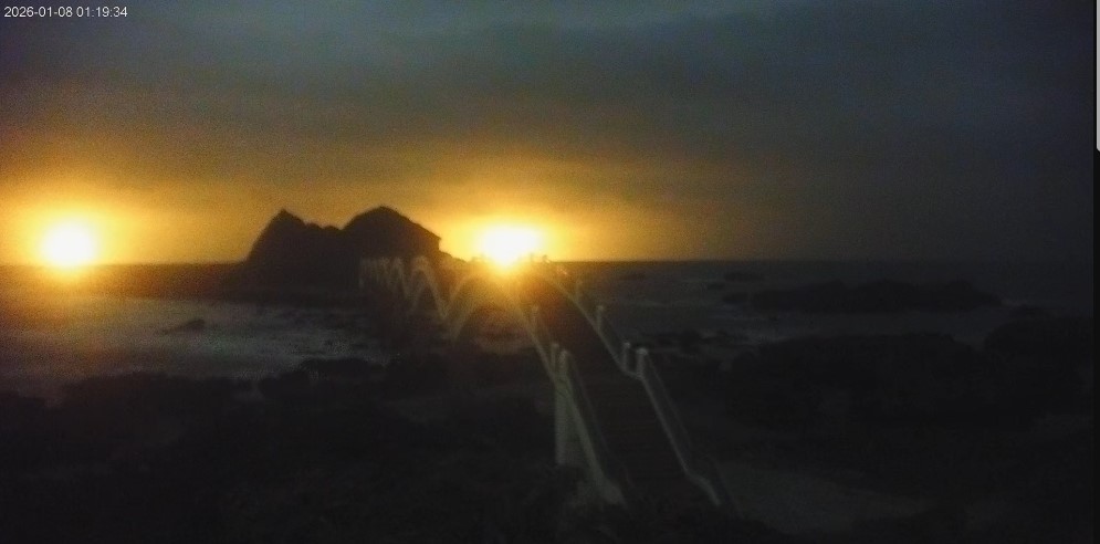 F-16飛官辛柏毅東部海域失聯！鏡頭君拍下「照明彈」劃夜空…網集氣祈福