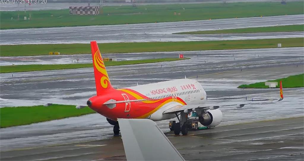 桃園機場驚見「兩台飛機頭對頭」!班機疑滑錯道「這航空」發聲還原真相