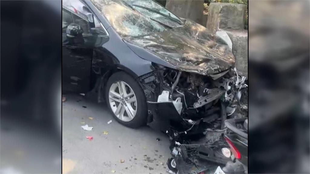台南車禍1死7傷撞擊瞬間曝！　「汽車逆向撞機車群」1男不治
