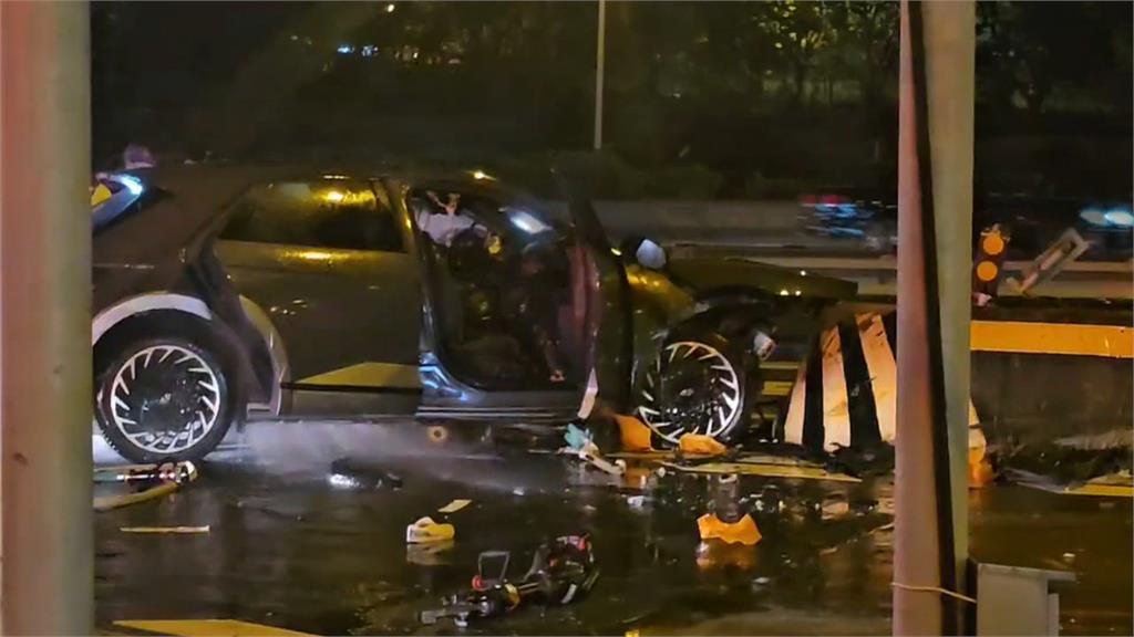 無名英雄!電動車自撞淪火球 受困6童全是「熱心哥」抱出
