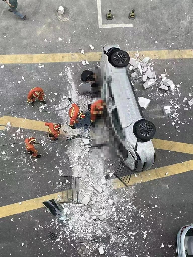 測試車從總部大樓衝出墜落！中國電動車廠2試車員送醫不治