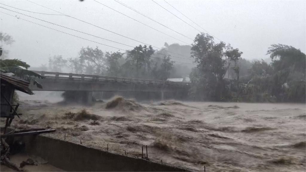 颱風海鷗侵襲菲律賓 救援直升機墜毀 死亡人數升至40人