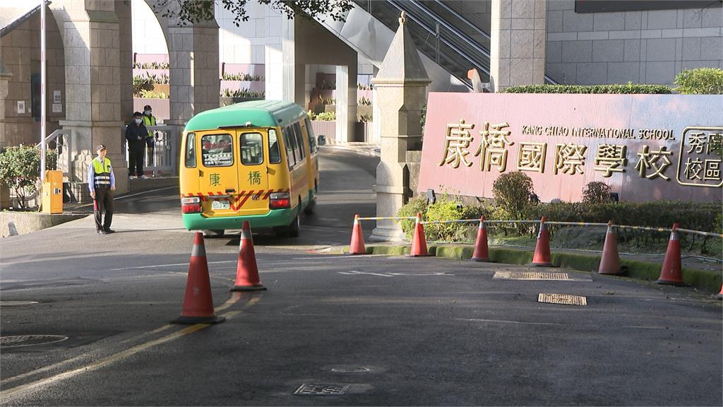 康橋校車失控翻覆19名學生送醫 校方:若駕駛「違規」不排除解約