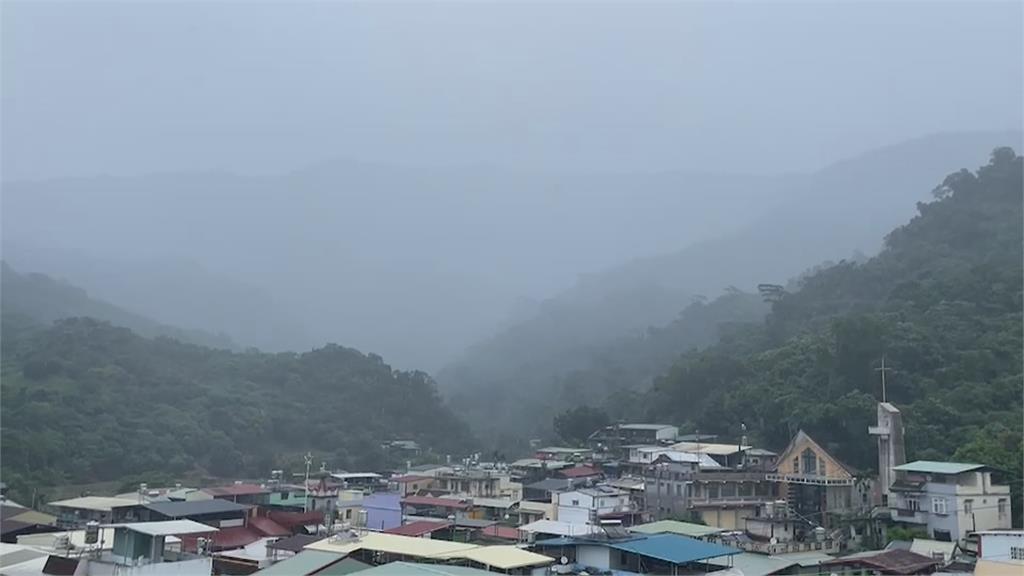 屏東西大武山雨量破1000毫米　樹倒壓斷電線泰武、來義467戶停電