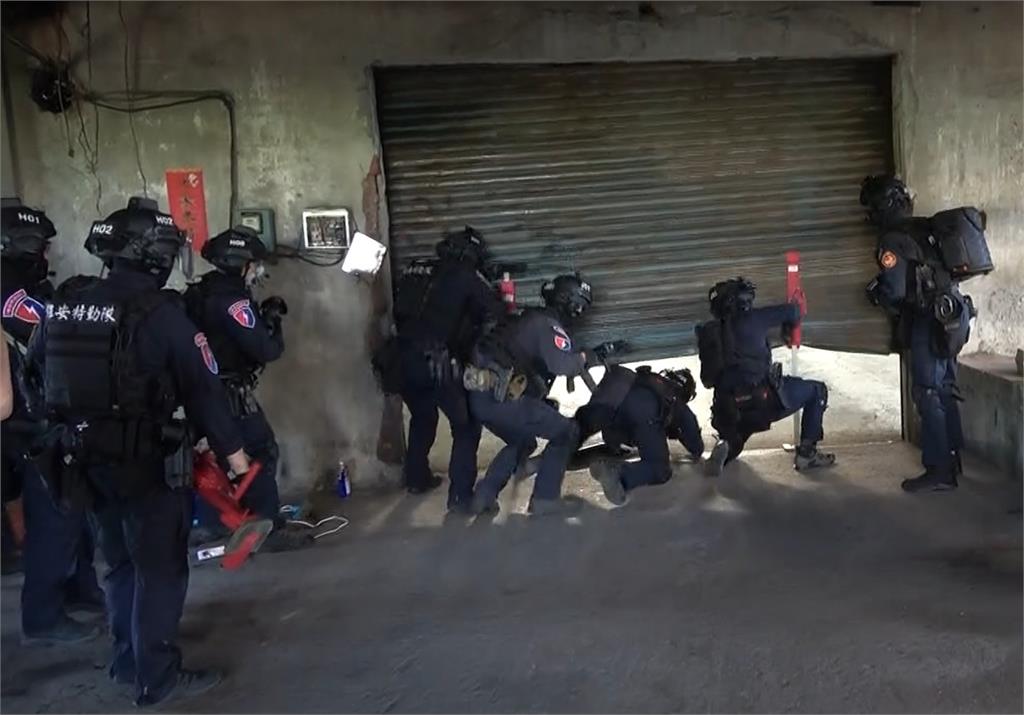 5男躲線西工業區製K毒 查扣1756kg市值破15億