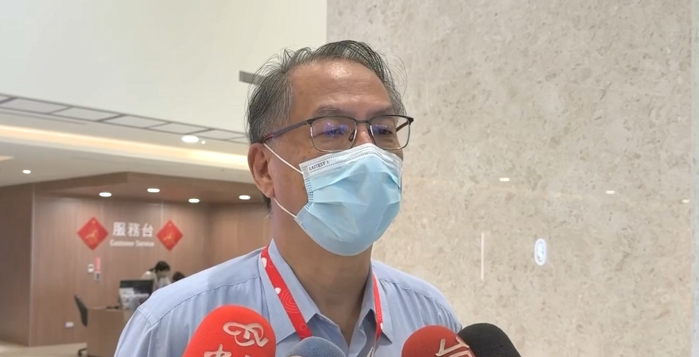 醫護暴力! 男病患衝護理站拍桌咆哮 動手推護理師