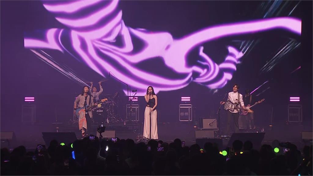 楊乃文開唱揭亞洲音樂節序幕！　告五人驚喜合體瑪莎嗨翻全場