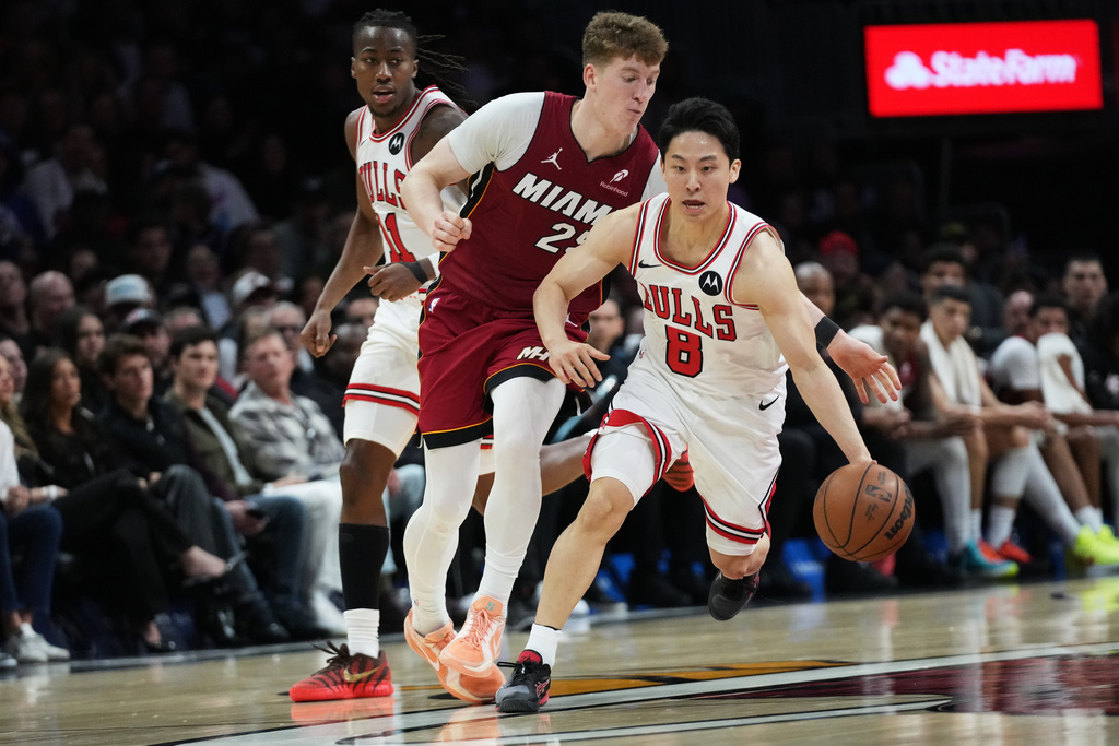 NBA(影)/173公分跳球也能跳贏196公分!小巨人河村勇輝初登場公牛就贏球