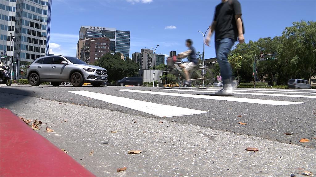 憂心變「行車地獄」　車輛停讓標準　維持現有「３公尺」！