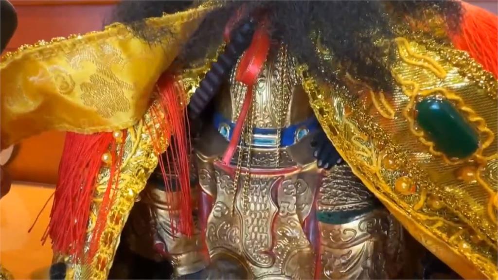 金價居高不下！　「黑白瓜皮雙盜」搜刮武財神3面金牌