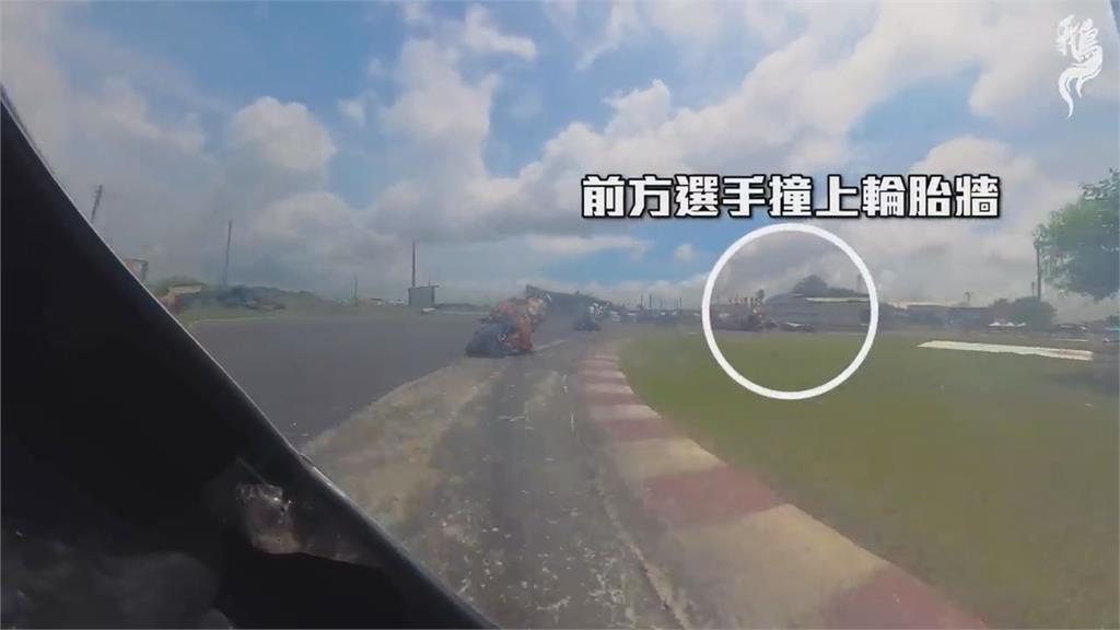 安全帽內襯摔裂開！摩托車選手摔車猛撞後腦　「斷片狂跳針」嚇壞女友