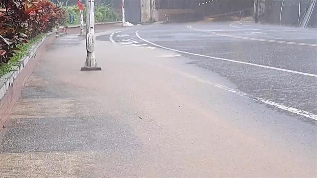 潭美在前...關島附近又有熱低壓生成 宜蘭山區、北海岸發布大豪雨特報
