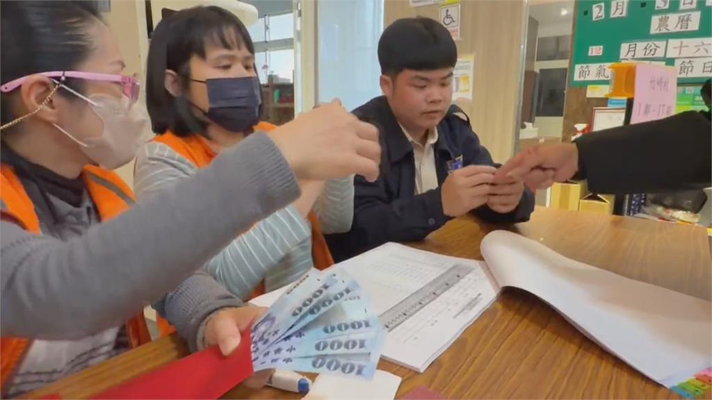 領錢就是爽！　竹崎普發振興經濟金5千元